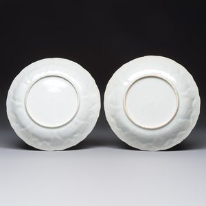 A pair of Chinese gilt iron-red-decorated 'Falconry' plates, Kangxi — foto 2