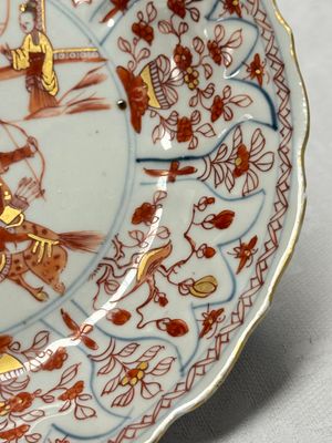 A pair of Chinese gilt iron-red-decorated plates — 照片 4