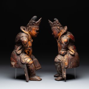 A pair of Chinese gilt-lacquered wooden sculptures of guardians, Qing — photo 4