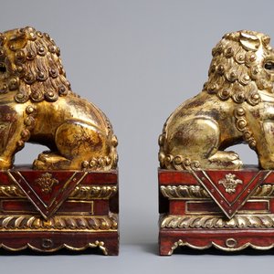 A pair of Chinese gilt-laquered wood Buddhist lions, 19th C. — photo 4