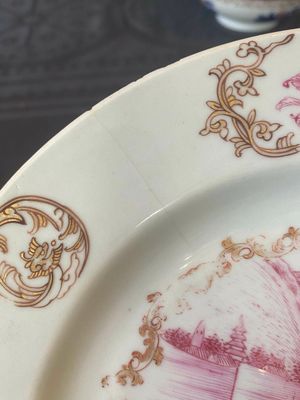 A pair of Chinese gilt puce-enamelled 'harbor view' plates, Qianlong — 照片 17