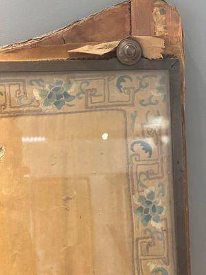 A pair of Chinese gold-thread-embroidered silk 'antiquities' folding screens, 19th C. — foto 11