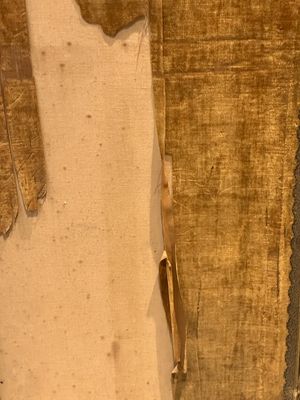 A pair of Chinese gold-thread-embroidered silk 'antiquities' folding screens, 19th C. — foto 24