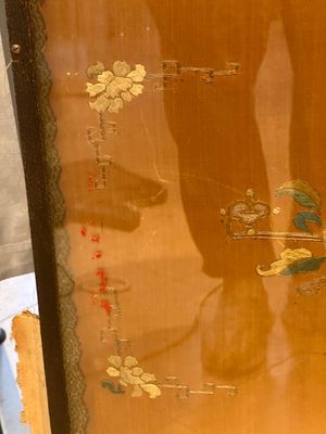 A pair of Chinese gold-thread-embroidered silk 'antiquities' folding screens, 19th C. — foto 8