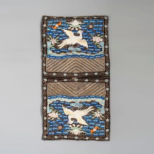 A pair of Chinese gold-thread-embroidered silk 'rank badges' with pheasants, 19th C. — photo 2