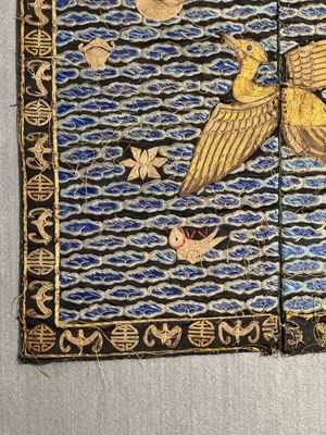 A pair of Chinese gold-thread-embroidered silk 'rank badges' with wild geese, 19th C. — 照片 9