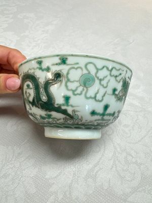 A pair of Chinese green-enamelled 'Dragon' bowls, Guangxu marks, Republic — foto 10