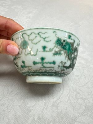 A pair of Chinese green-enamelled 'Dragon' bowls, Guangxu marks, Republic — foto 11