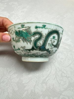 A pair of Chinese green-enamelled 'Dragon' bowls, Guangxu marks, Republic — foto 12