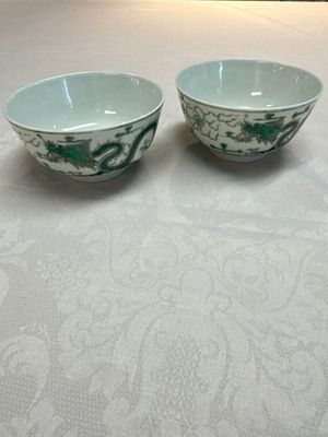 A pair of Chinese green-enamelled 'Dragon' bowls, Guangxu marks, Republic — foto 1