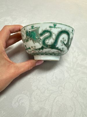 A pair of Chinese green-enamelled 'Dragon' bowls, Guangxu marks, Republic — foto 2