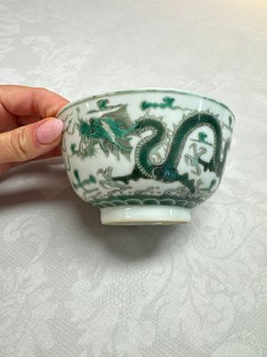 A pair of Chinese green-enamelled 'Dragon' bowls, Guangxu marks, Republic — foto 9