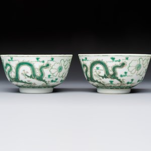 A pair of Chinese green-enamelled 'Dragon' bowls, Guangxu marks, Republic — foto 3