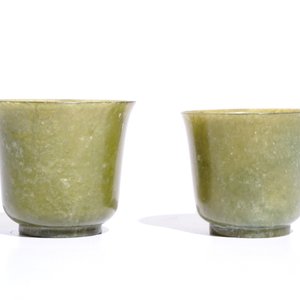 A pair of Chinese green jade cups and saucers, 19th C. — photo 8