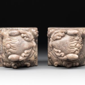 A pair of Chinese grey marble 'lion' seals and a seal, 20th C. — photo 6