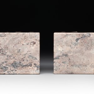 A pair of Chinese grey marble 'lion' seals and a seal, 20th C. — photo 7