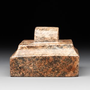 A pair of Chinese grey marble 'lion' seals and a seal, 20th C. — photo 9
