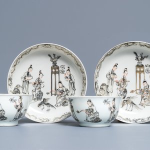 A pair of Chinese grisaille and gilt cups and saucers, Qianlong — 照片 1