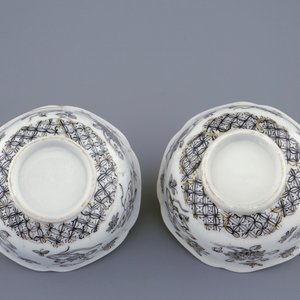 A pair of Chinese grisaille and gilt cups and saucers with insects among fruits and flowers, Yongzheng, 1723-1735 — 照片 9