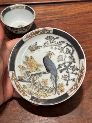 A pair of Chinese grisaille and gilt 'pheasant' cups and saucers, Yongzheng — photo 20
