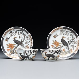 A pair of Chinese grisaille and gilt 'pheasant' cups and saucers, Yongzheng — photo 1