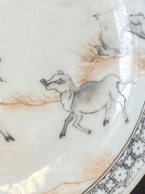A pair of Chinese grisaille and iron-red 'buffalo' cups and saucers and a 'rooster' saucer, Yongzheng — 照片 15