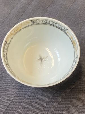 A pair of Chinese grisaille and iron-red 'buffalo' cups and saucers and a 'rooster' saucer, Yongzheng — 照片 19