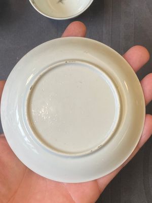 A pair of Chinese grisaille and iron-red 'buffalo' cups and saucers and a 'rooster' saucer, Yongzheng — 照片 10