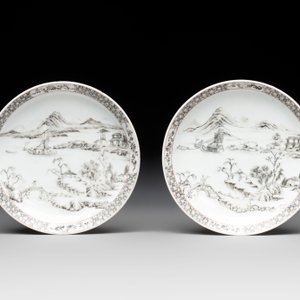 A pair of Chinese grisaille and iron-red 'landscape' cups and saucers, Yongzheng/Qianlong — photo 2