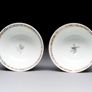 A pair of Chinese grisaille and iron-red 'landscape' cups and saucers, Yongzheng/Qianlong — photo 8