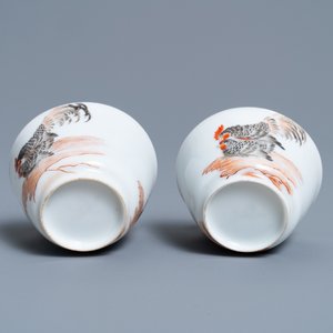 A pair of Chinese grisaille 'hen and rooster' cups and saucers, Yongzheng — photo 9