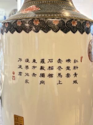 A pair of Chinese grisaille, iron-red and gilt-decorated 'Jin Ling Shi Er Chai 金陵十二釵' vases, Qianlong mark, 20th C. — 照片 18
