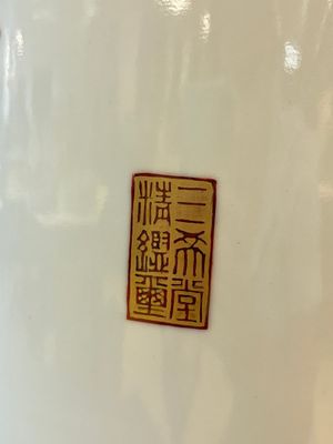 A pair of Chinese grisaille, iron-red and gilt-decorated 'Jin Ling Shi Er Chai 金陵十二釵' vases, Qianlong mark, 20th C. — 照片 19