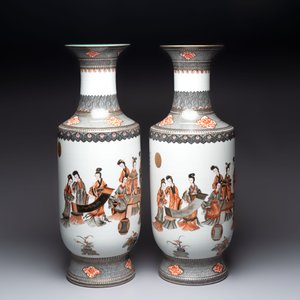 A pair of Chinese grisaille, iron-red and gilt-decorated 'Jin Ling Shi Er Chai 金陵十二釵' vases, Qianlong mark, 20th C. — 照片 4