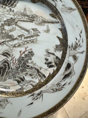 A pair of Chinese grisaille plates depicting the Whampoa Pagoda and the Pearl River, Yongzheng — 照片 3