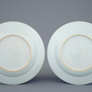 A pair of Chinese grisaille porcelain mythological subject plates, 18th C. — photo 4