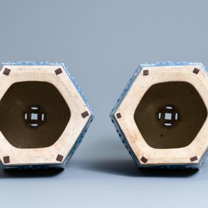 A pair of Chinese hexagonal blue-ground garden seats, 19th C. — 照片 7
