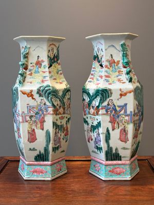 A pair of Chinese hexagonal famille rose vases, 19th C. — photo 2