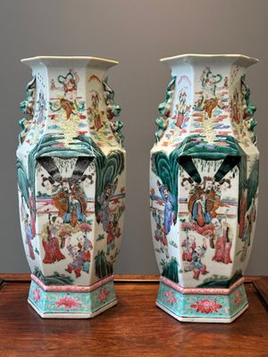 A pair of Chinese hexagonal famille rose vases, 19th C. — photo 4