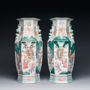 A pair of Chinese hexagonal famille rose vases, 19th C. — photo 1