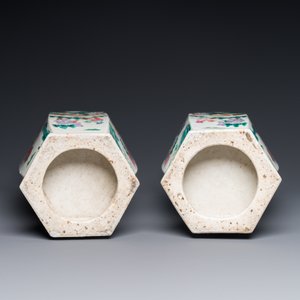 A pair of Chinese hexagonal famille rose vases, 19th C. — photo 3