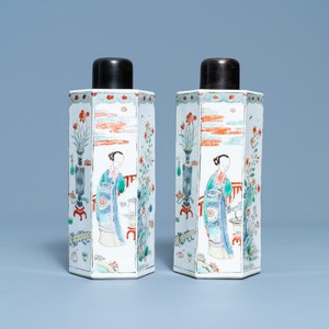 A pair of Chinese hexagonal famille verte tea caddies, Kangxi — 照片 1