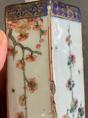 A pair of Chinese hexagonal famille verte tea caddies, Kangxi — photo 17
