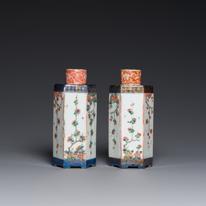 A pair of Chinese hexagonal famille verte tea caddies, Kangxi — photo 2