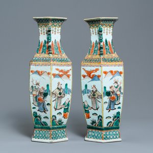 A pair of Chinese hexagonal famille verte vases, 19th C. — 照片 2