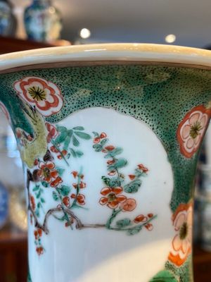 A pair of Chinese hexagonal famille verte vases with floral panels, Kangxi — photo 12