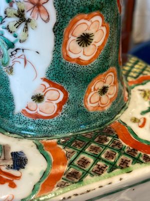 A pair of Chinese hexagonal famille verte vases with floral panels, Kangxi — photo 15