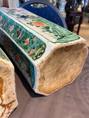 A pair of Chinese hexagonal famille verte vases with floral panels, Kangxi — photo 8