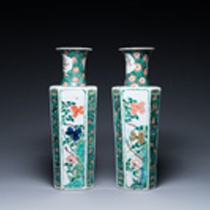 A pair of Chinese hexagonal famille verte vases with floral panels, Kangxi — photo 2