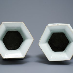 A pair of Chinese hexagonal qianjiang cai vases with ladies, 19/20th C. — photo 5
